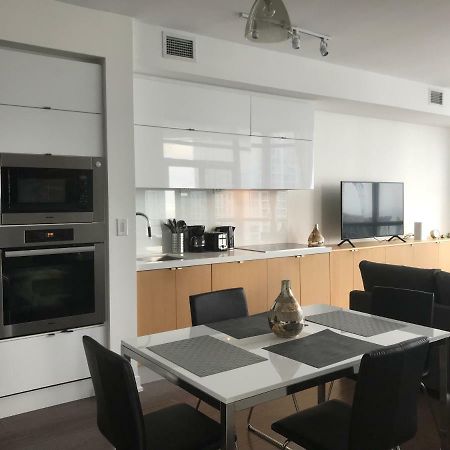 Toronto Downtown Luxurious Stylish 3 Bedroom 3 Bath 2 Balconies Near Rogers Centre Lakeview Condo Bagian luar foto