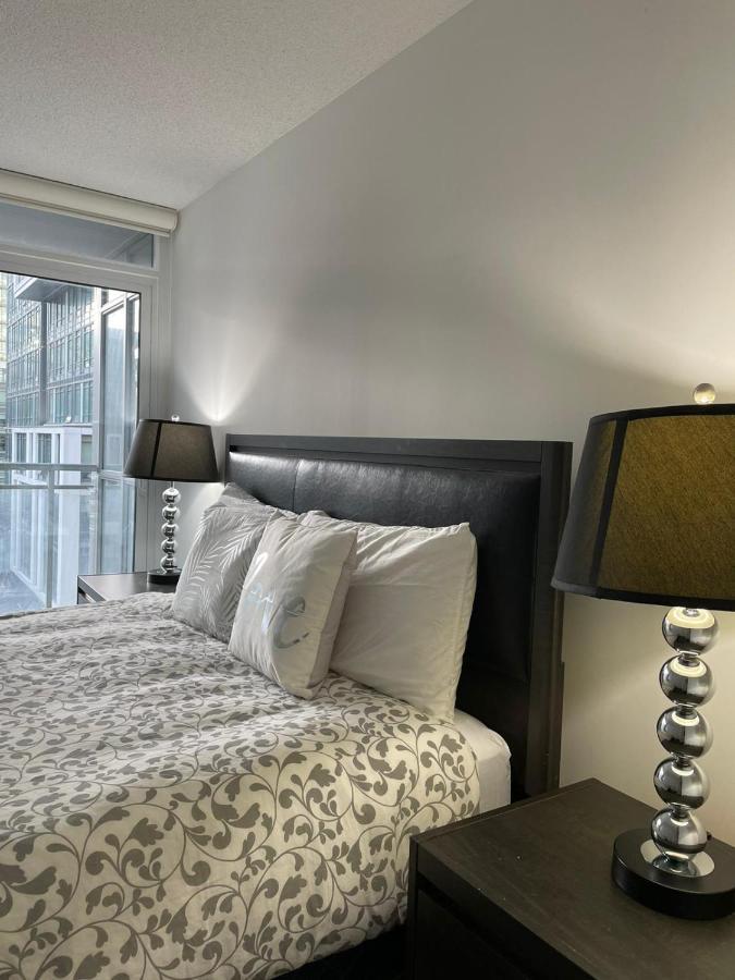 Toronto Downtown Luxurious Stylish 3 Bedroom 3 Bath 2 Balconies Near Rogers Centre Lakeview Condo Bagian luar foto