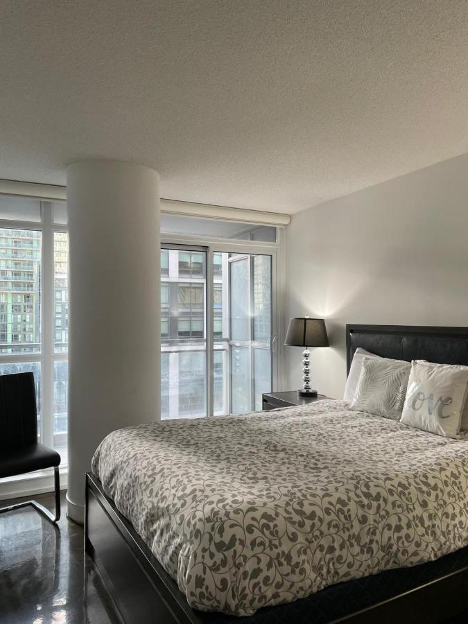 Toronto Downtown Luxurious Stylish 3 Bedroom 3 Bath 2 Balconies Near Rogers Centre Lakeview Condo Bagian luar foto