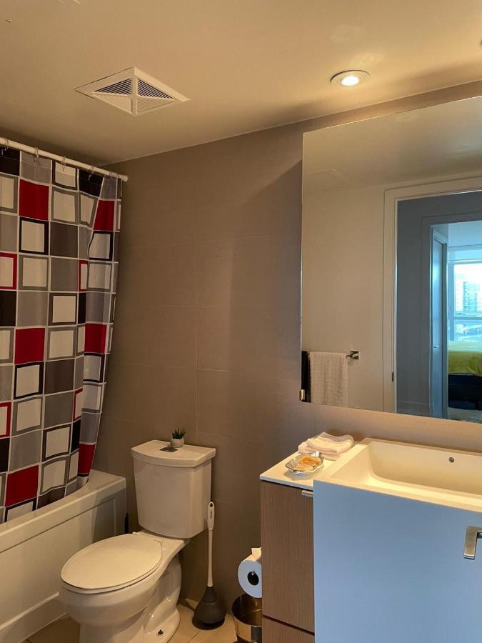 Toronto Downtown Luxurious Stylish 3 Bedroom 3 Bath 2 Balconies Near Rogers Centre Lakeview Condo Bagian luar foto