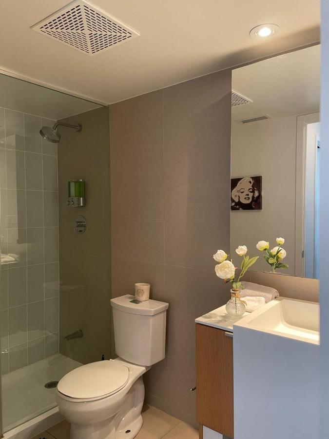 Toronto Downtown Luxurious Stylish 3 Bedroom 3 Bath 2 Balconies Near Rogers Centre Lakeview Condo Bagian luar foto