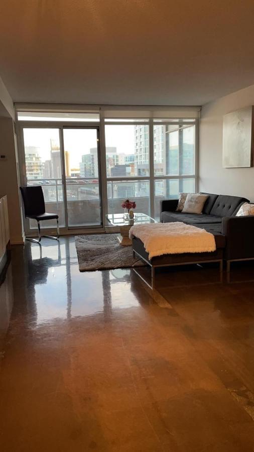 Toronto Downtown Luxurious Stylish 3 Bedroom 3 Bath 2 Balconies Near Rogers Centre Lakeview Condo Bagian luar foto