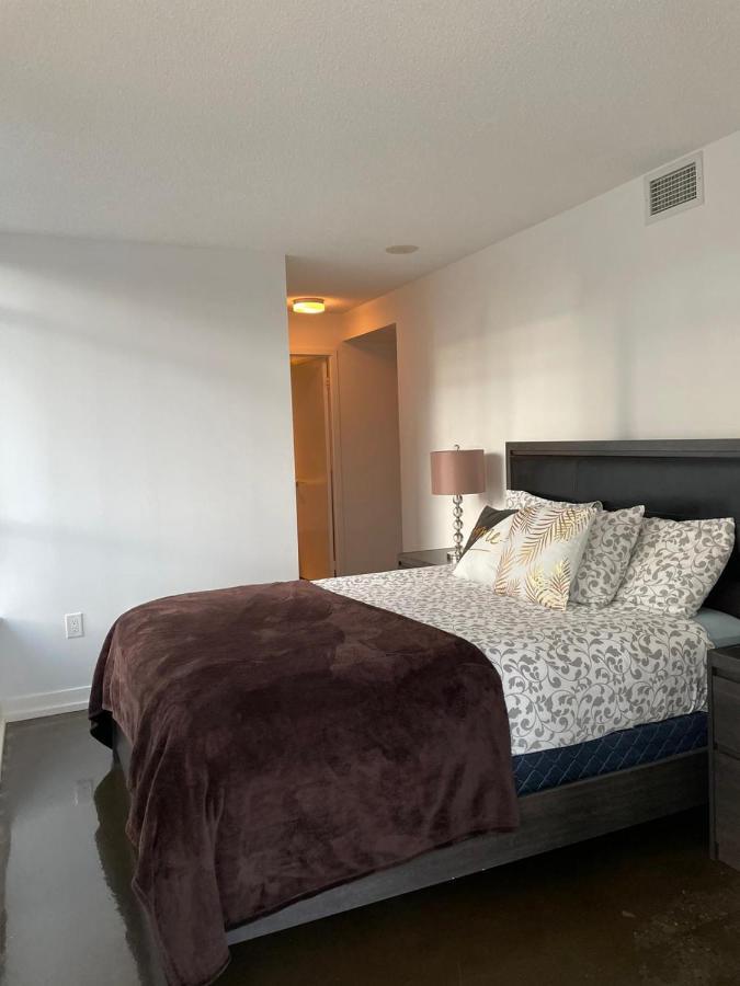 Toronto Downtown Luxurious Stylish 3 Bedroom 3 Bath 2 Balconies Near Rogers Centre Lakeview Condo Bagian luar foto