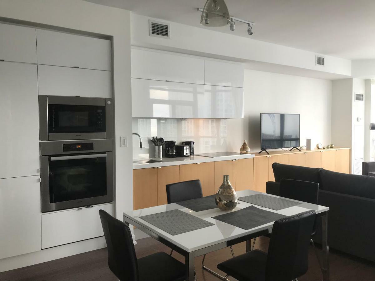 Toronto Downtown Luxurious Stylish 3 Bedroom 3 Bath 2 Balconies Near Rogers Centre Lakeview Condo Bagian luar foto